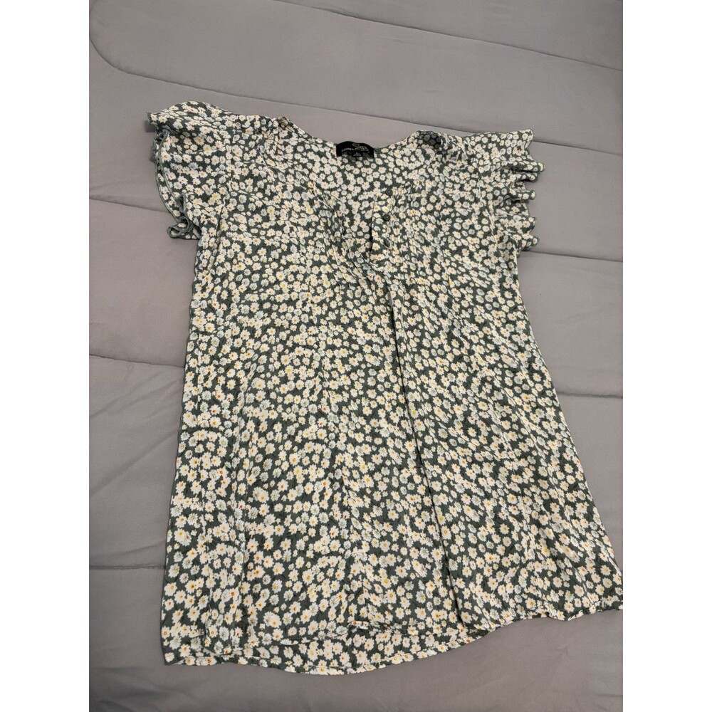 Suzanne Betro Women’s L (runs small) Green Floral Cap Sleeve Round Neck Blouse